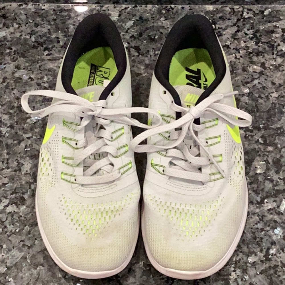 Preowned Nike Free RN Running Shoes Light Green Size 7.5 (Item#S003)